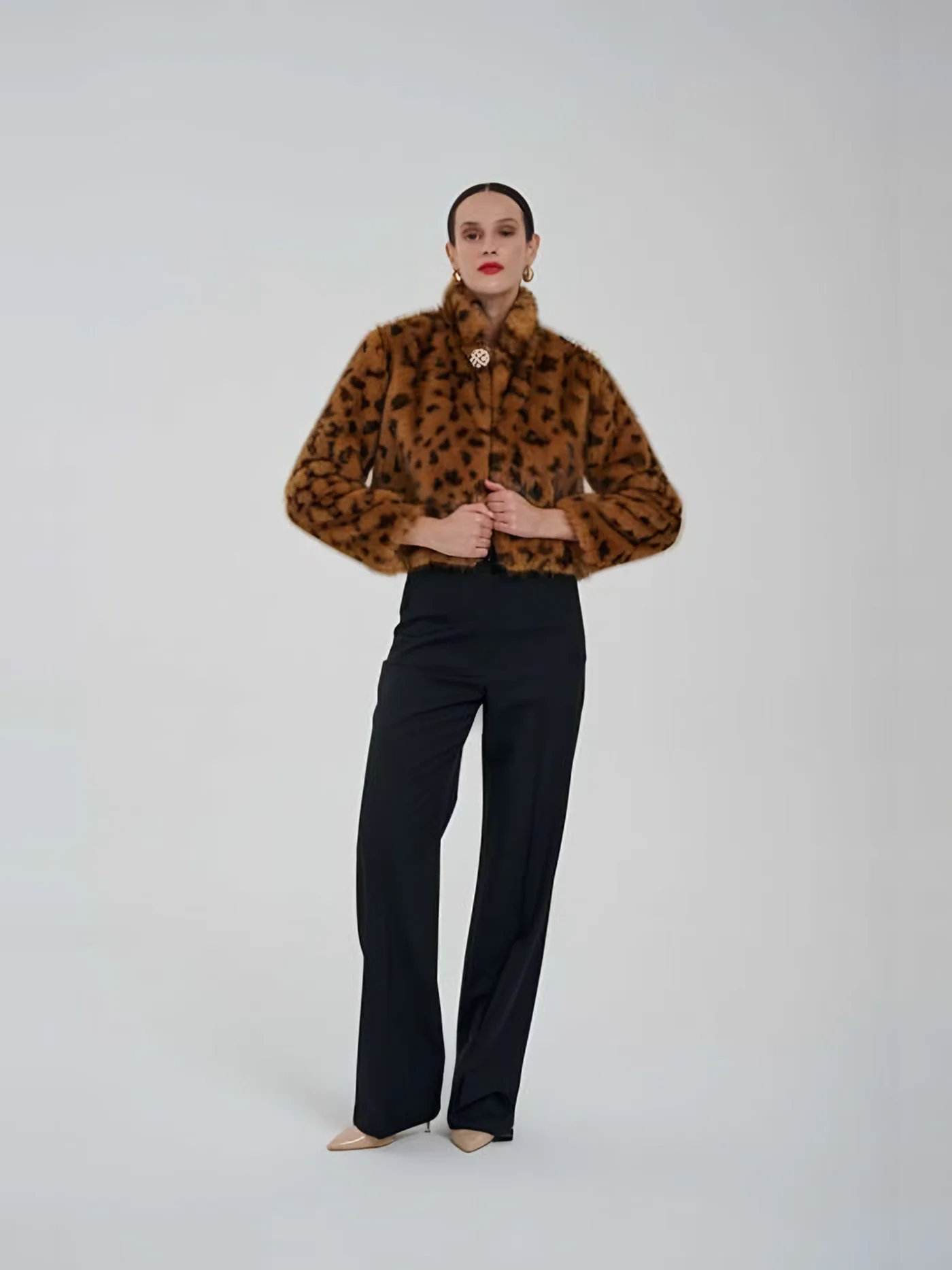 Leopar Desenli Kısa Peluş Ceket — modelin üzerinde · 1/1