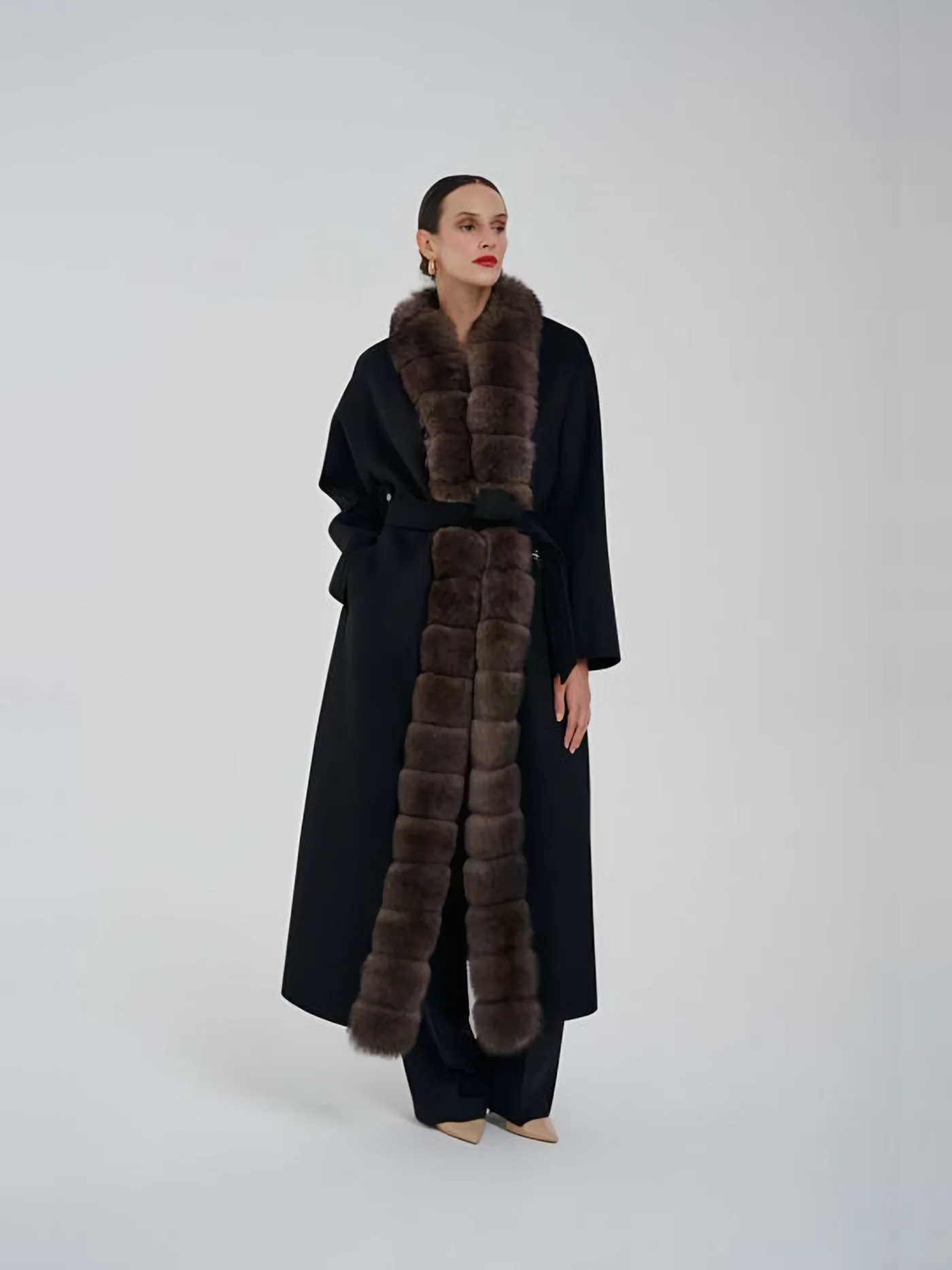 Fur-Trimmed Long Coat — عارضة ترتدي · 1/1