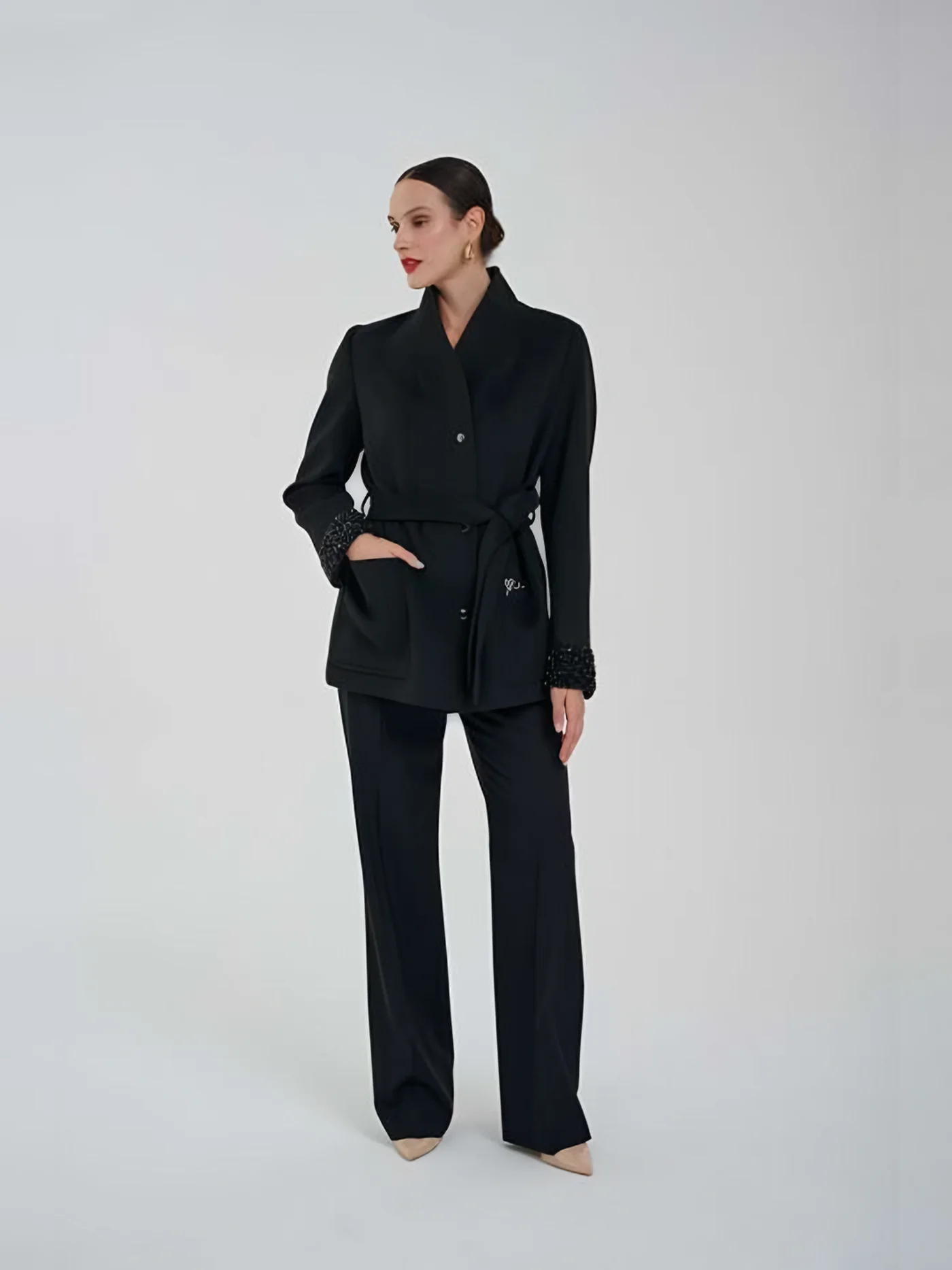 Belted Jacket — عارضة ترتدي · 1/1