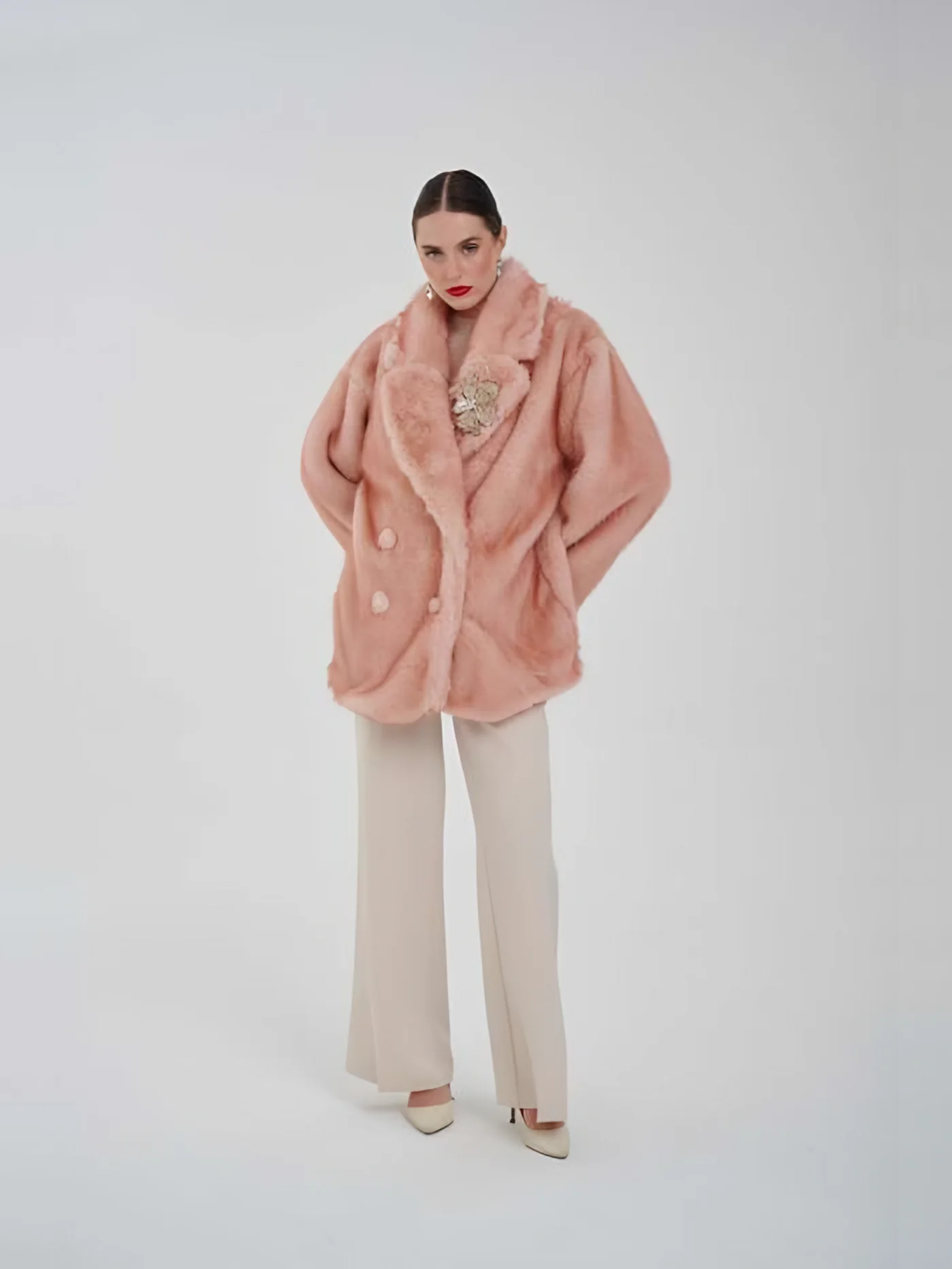 Plush Coat with Brooch — عارضة ترتدي · 1/1