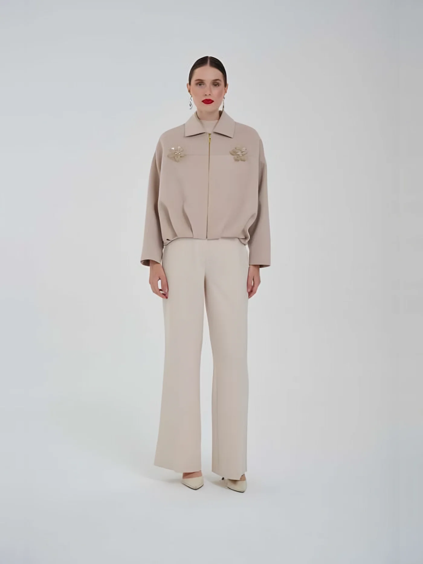 Bomber Jacket with Brooch — عارضة ترتدي · 1/1