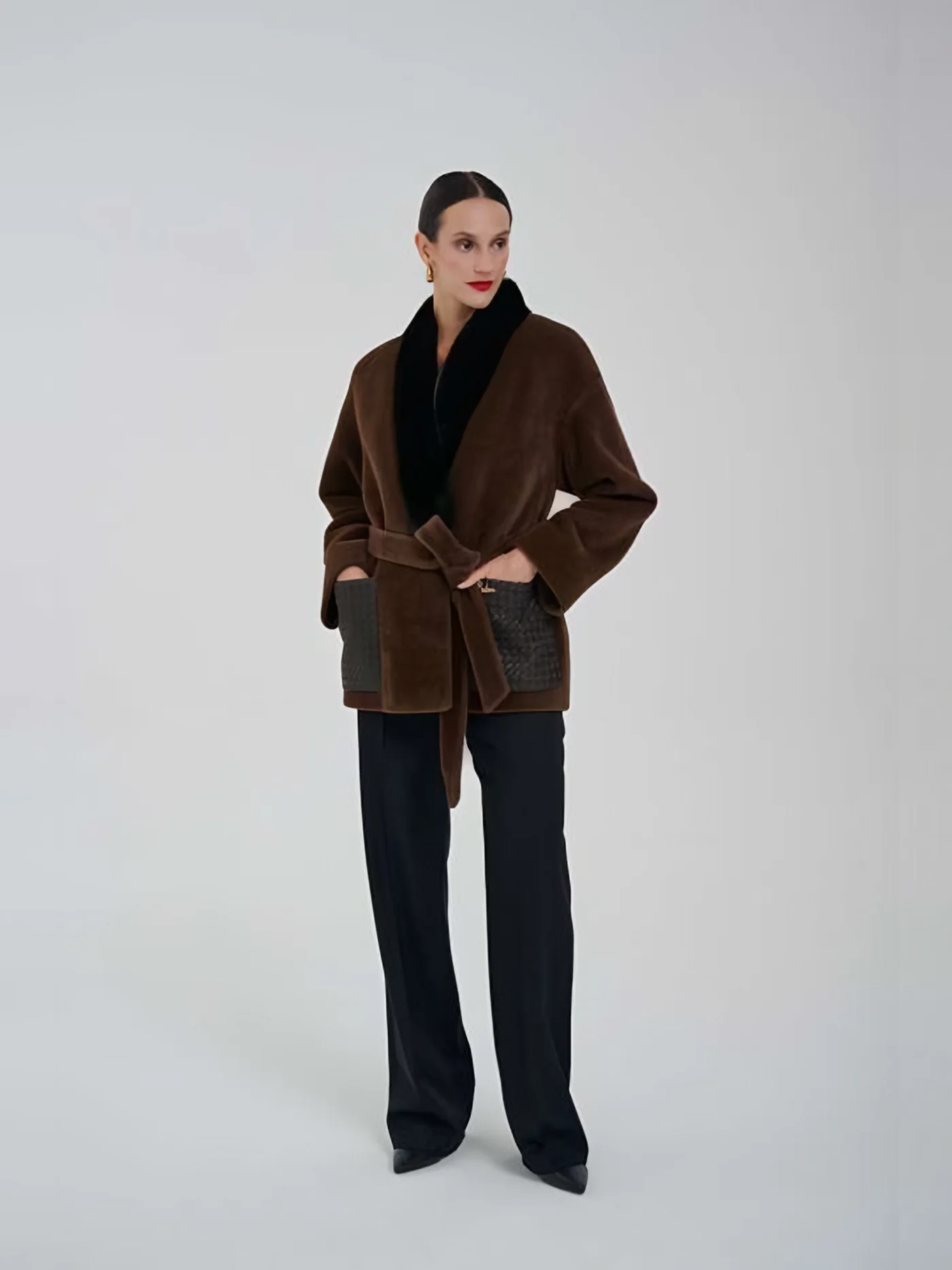 Leather-Pocket Belted Plush Jacket — модель в · 1/1