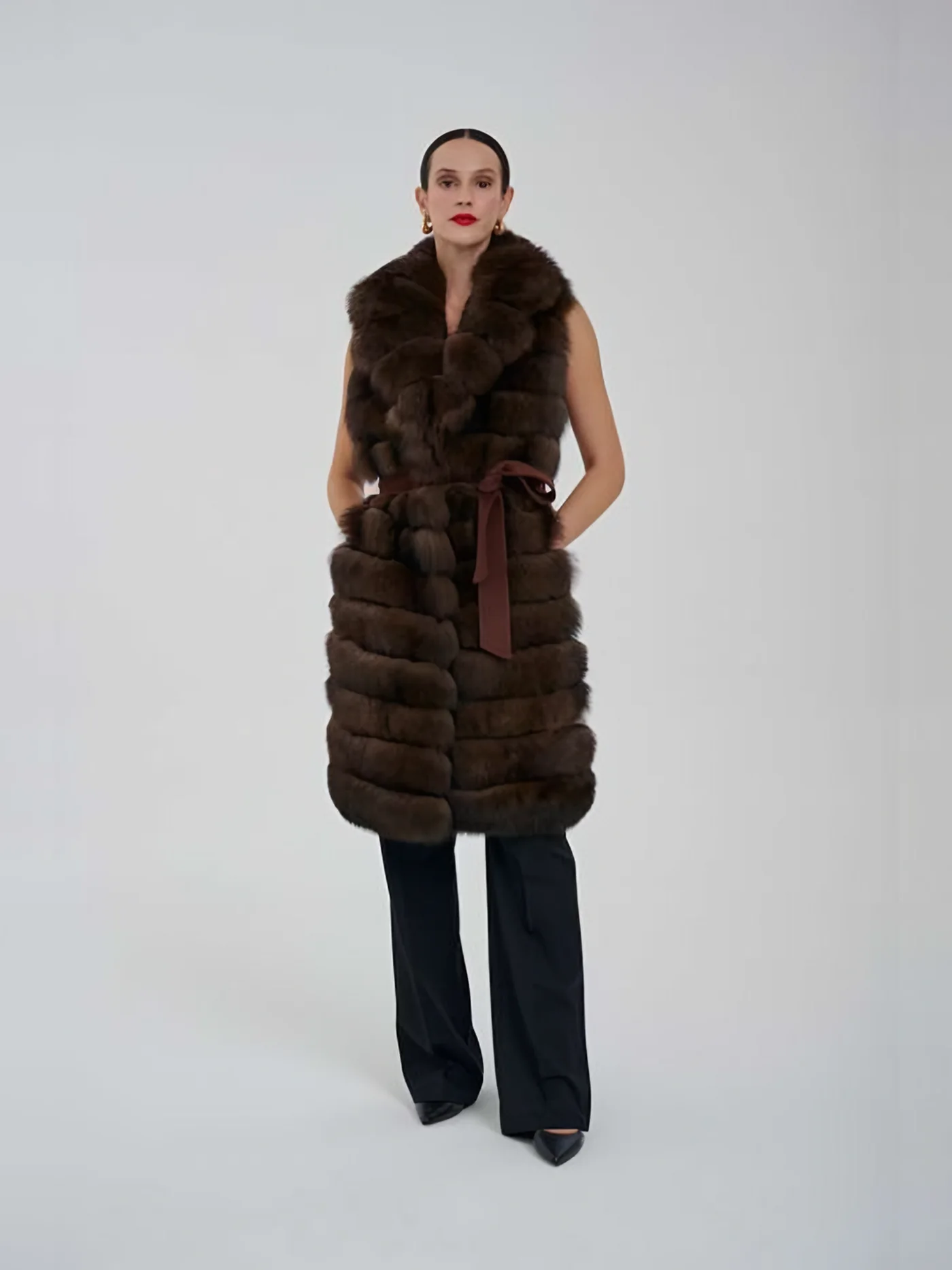 Fur Vest — عارضة ترتدي · 1/1