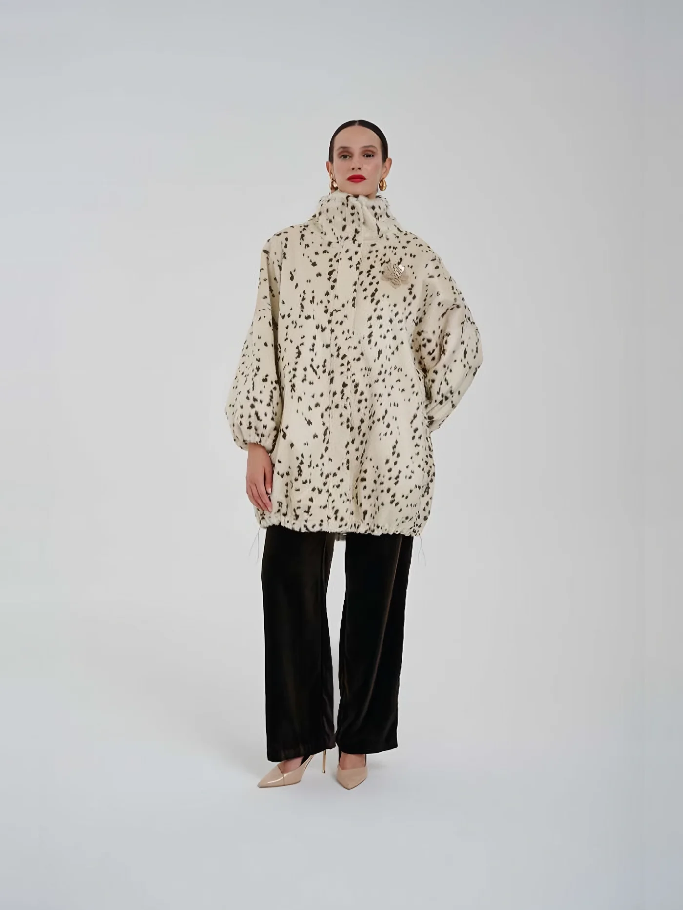 Benekli Peluş Kaban — modelin üzerinde · 1/1