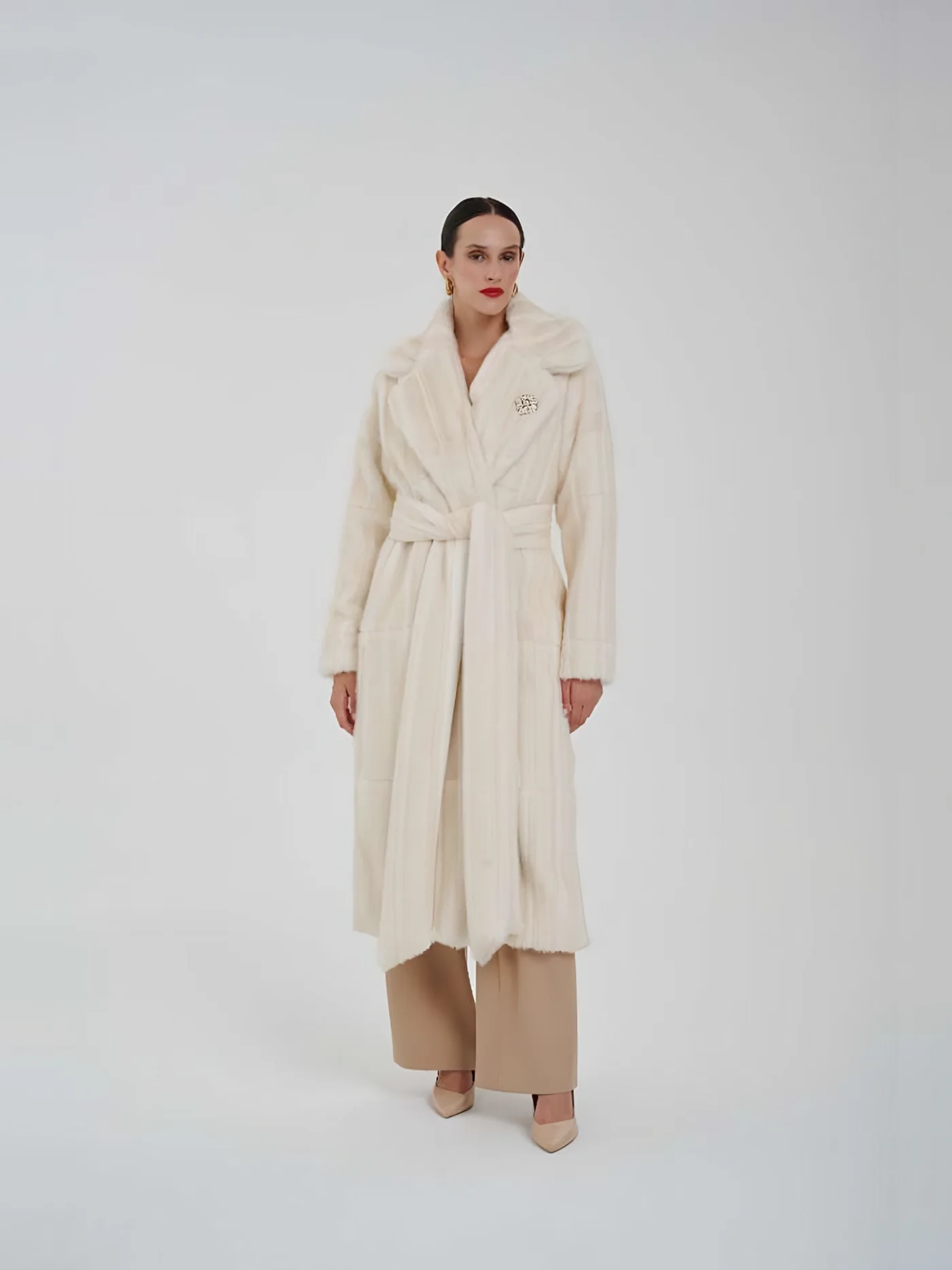 Belted Long Plush Coat — عارضة ترتدي · 1/1