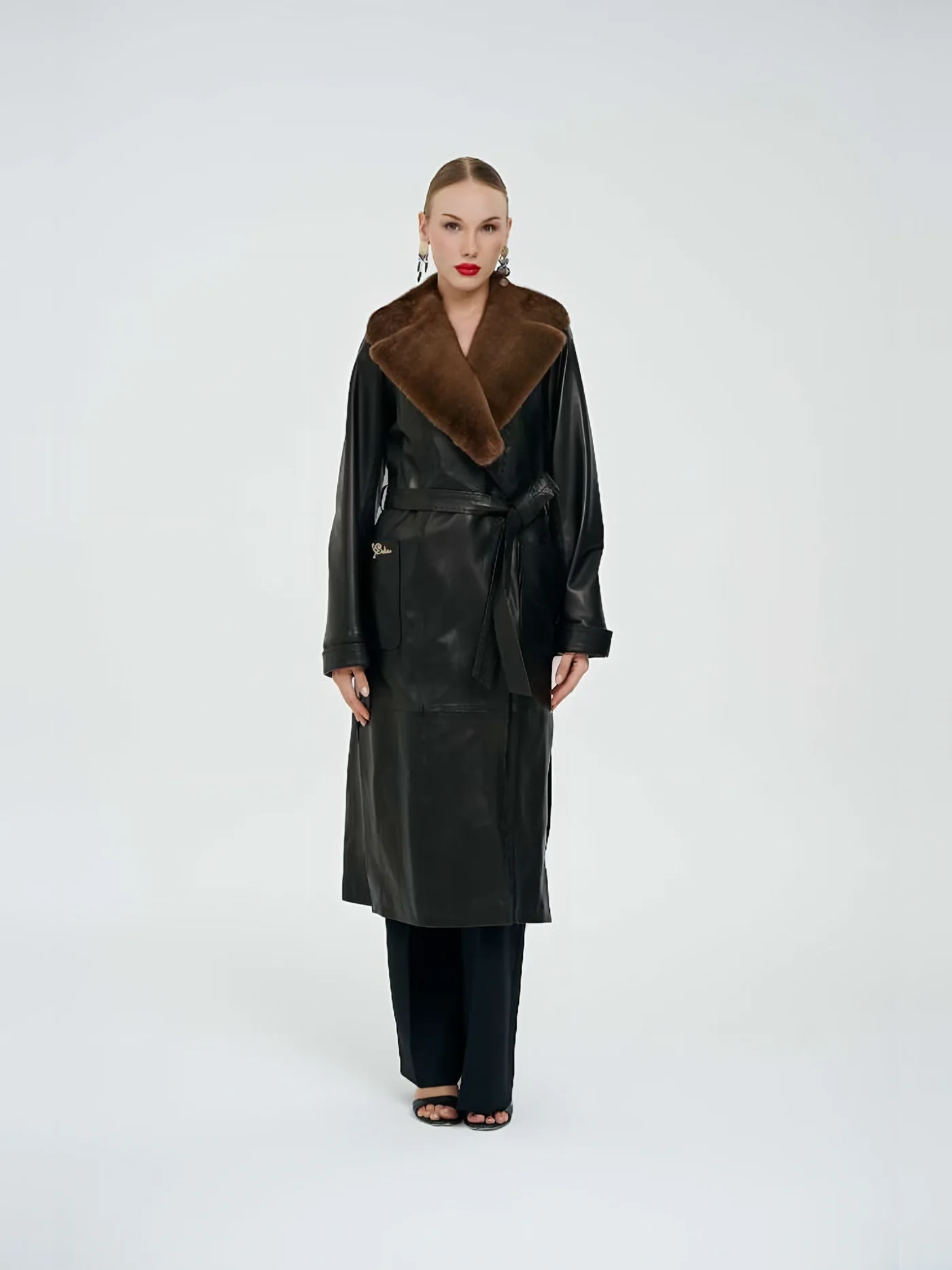 Fur-Collar Belted Long Leather Coat — عارضة ترتدي · 1/1