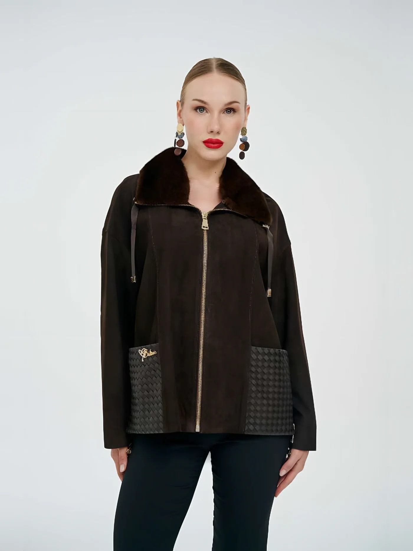 Fur-Collar Leather-Pocket Zip Suede Jacket — عارضة ترتدي · 1/1