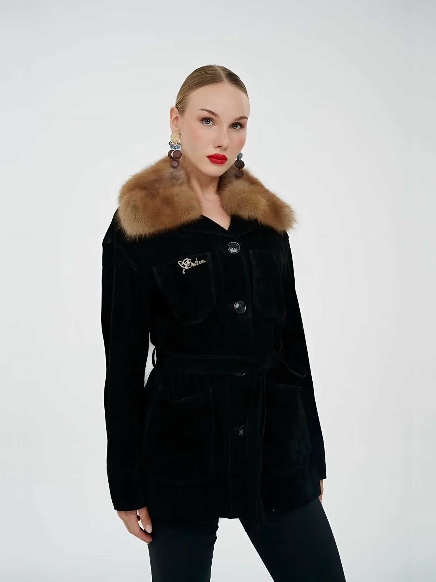 Fur-Collar Plush Jacket — عارضة ترتدي · 1/1