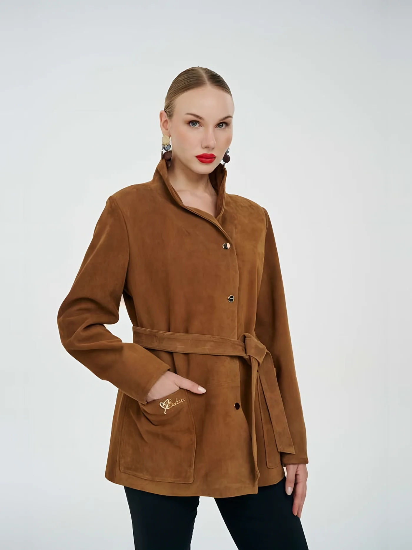 Kuşaklı Süet Ceket — modelin üzerinde · 1/1