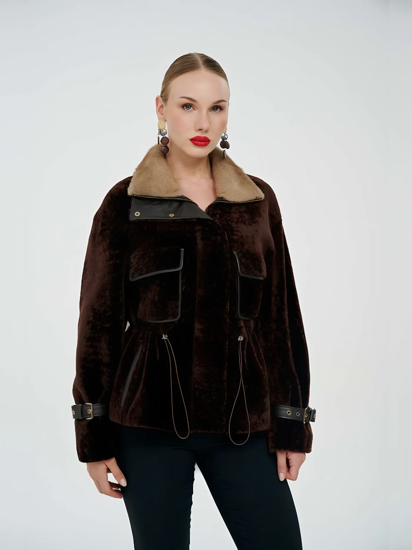 Cepli Peluş Ceket — modelin üzerinde · 1/1