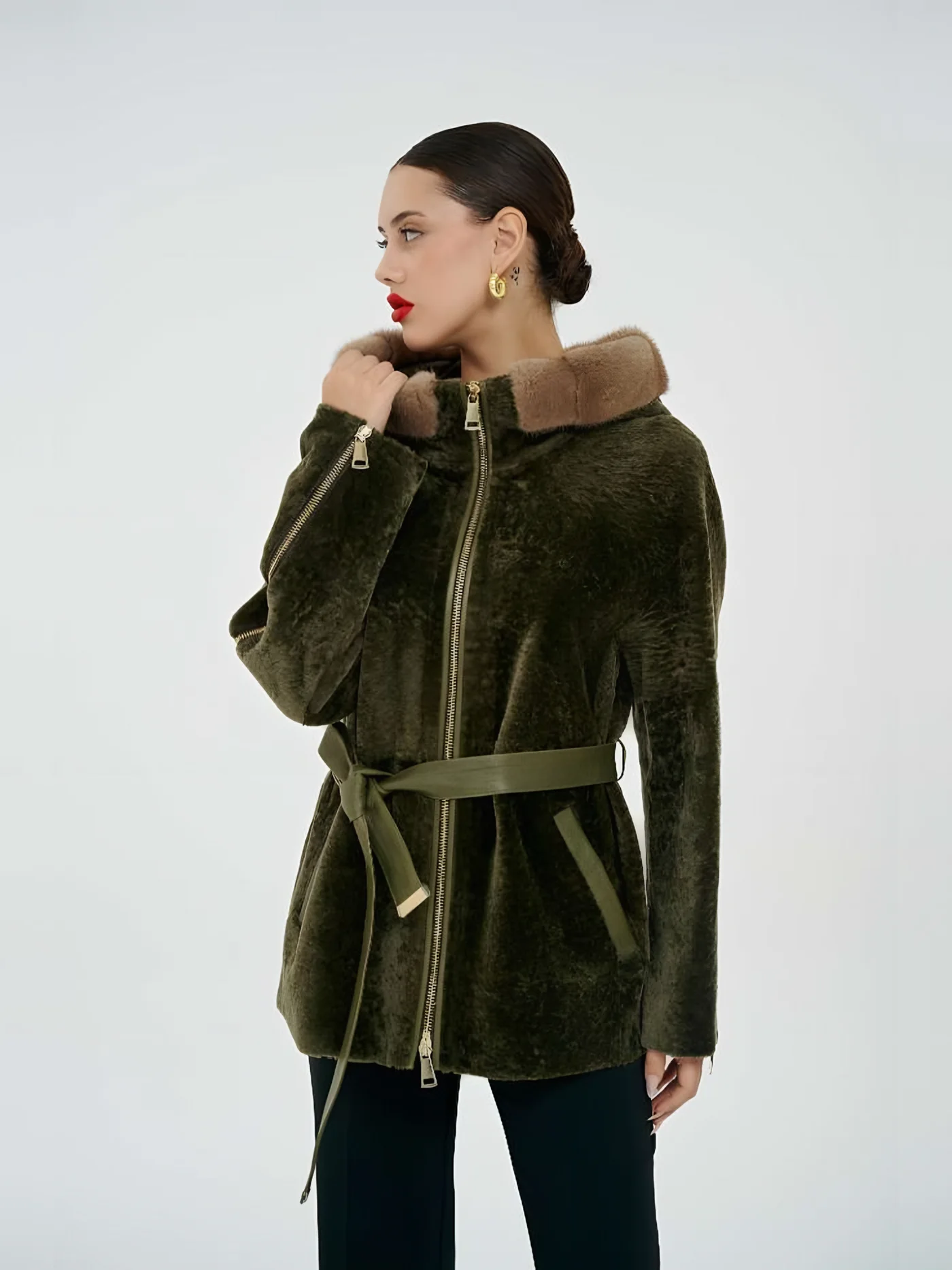 Fur-Hooded Belted Plush Jacket — модель в · 1/1