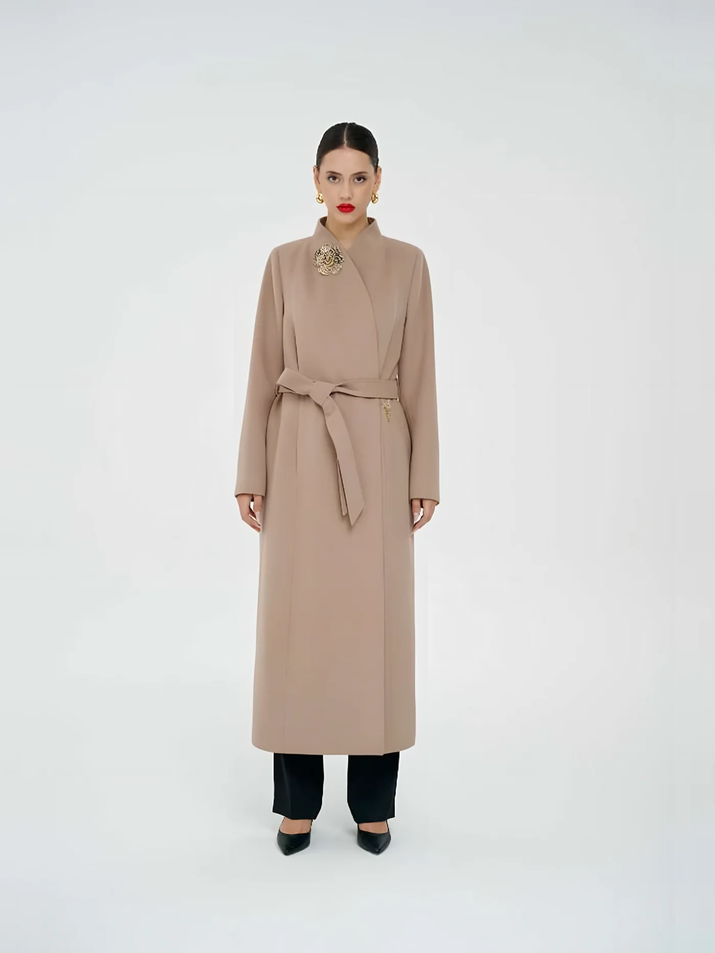 Belted Long Coat with Brooch — عارضة ترتدي · 1/1