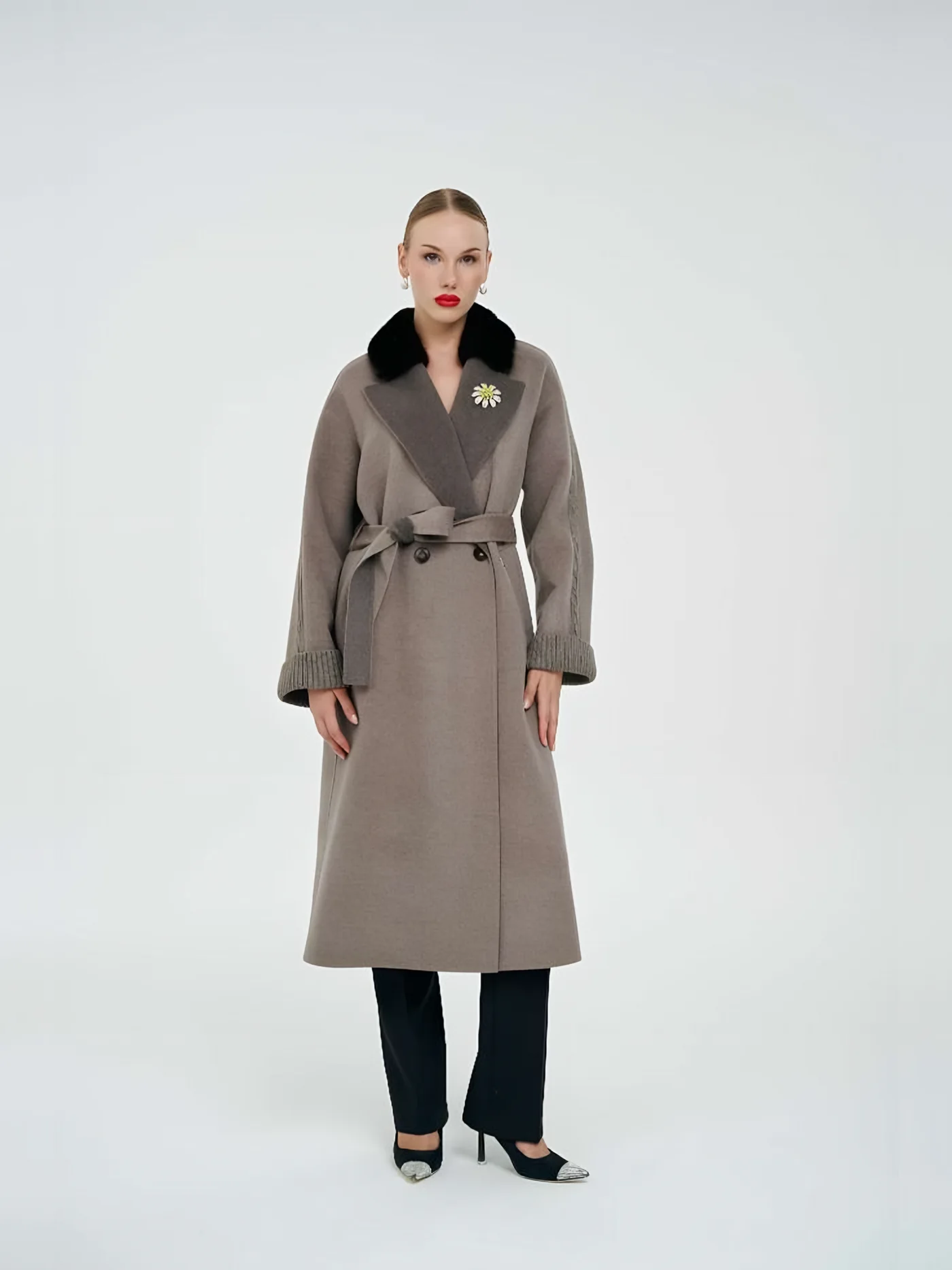 Fur-Collar Belted Coat with Brooch — 模特身着 · 1/1