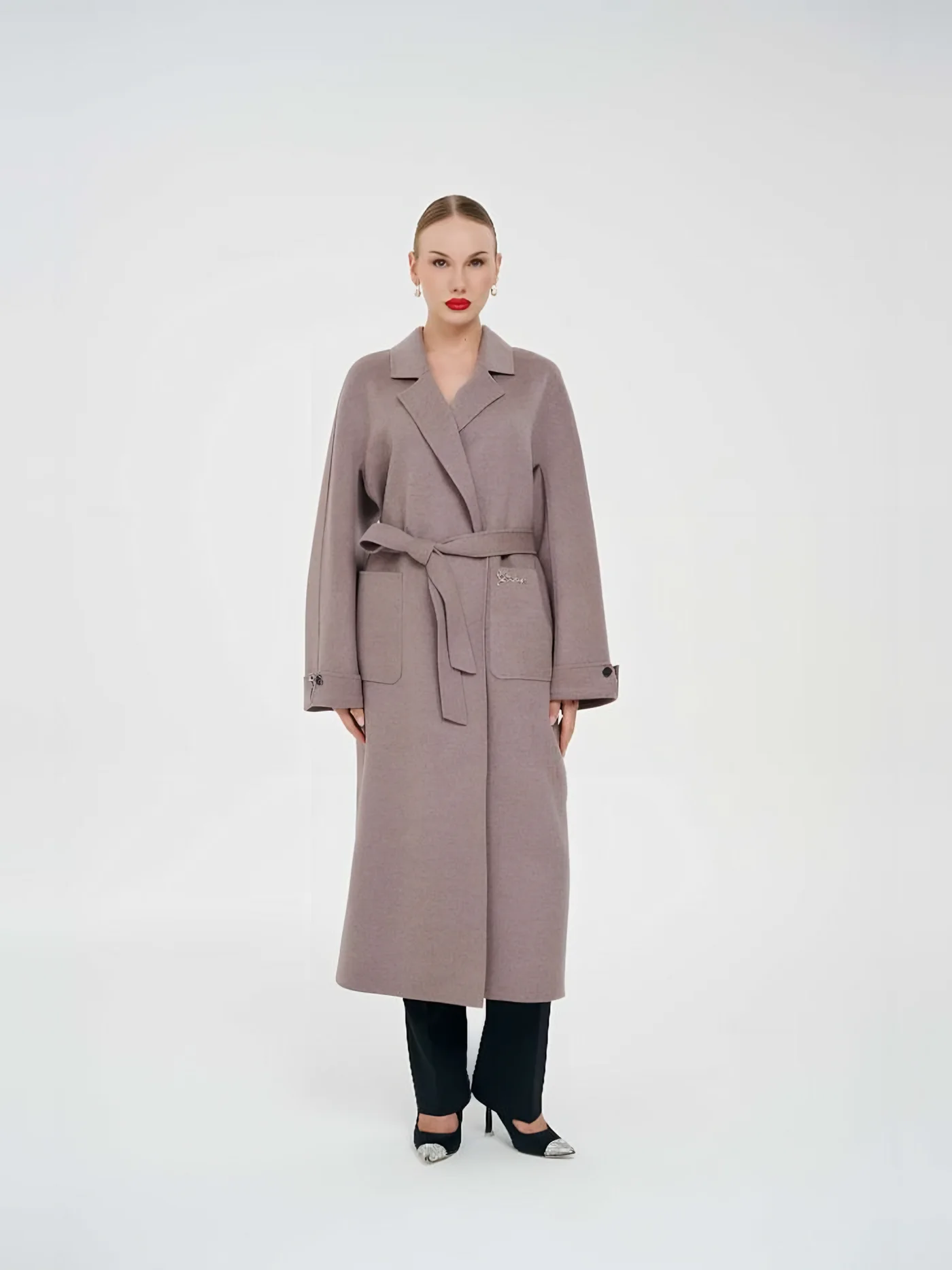Double-Breasted Belted Coat — модель в · 1/1