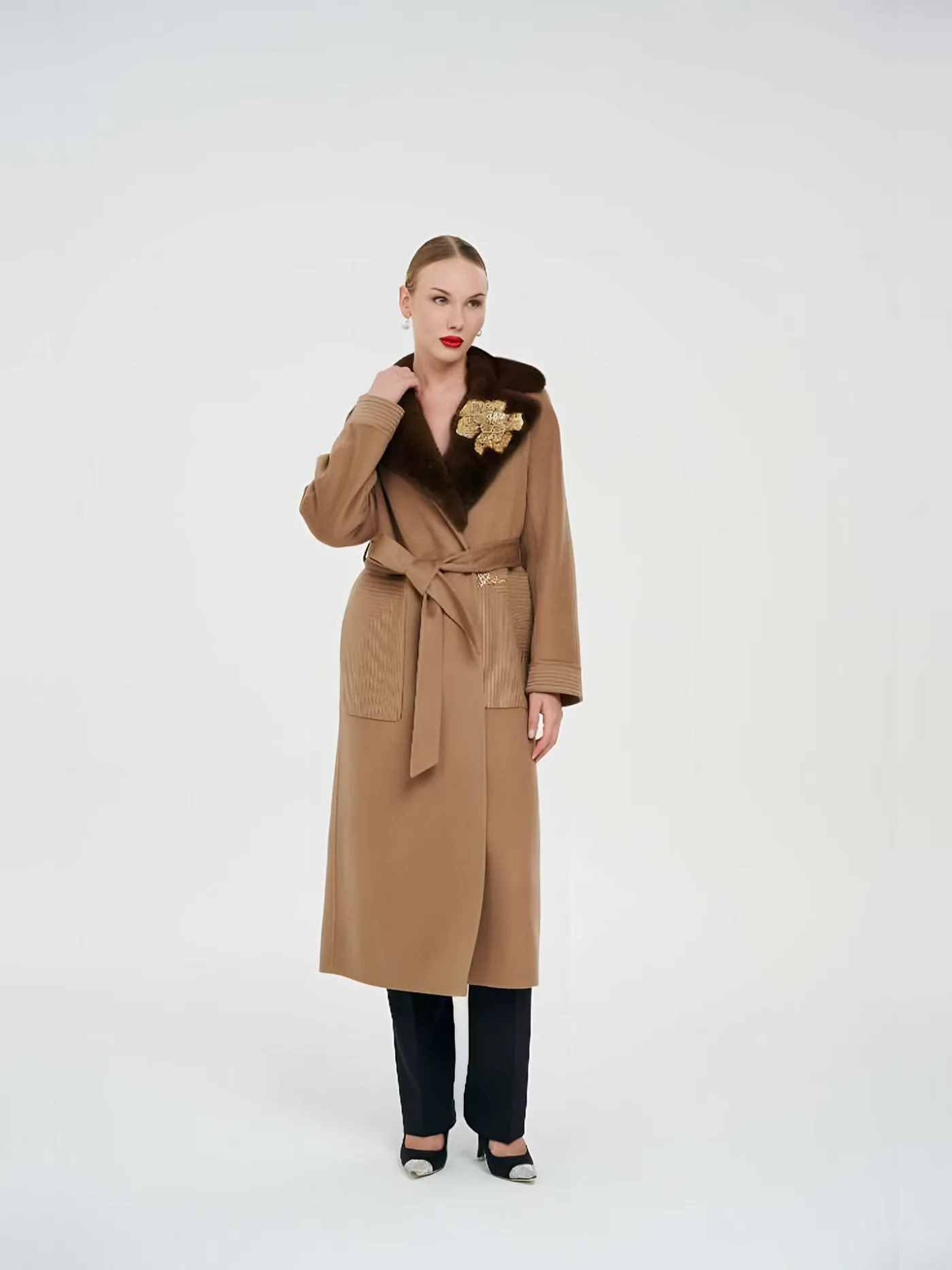 Fur-Collar Belted Coat with Brooch — 模特身着 · 1/1