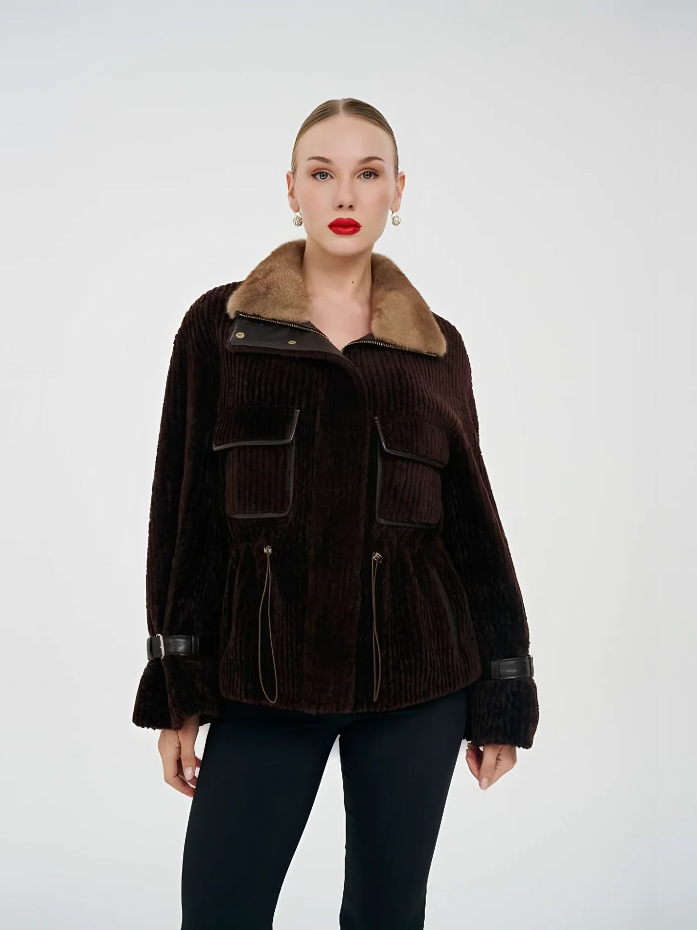 Kürk Yakalı Cepli Peluş Ceket — modelin üzerinde · 1/1