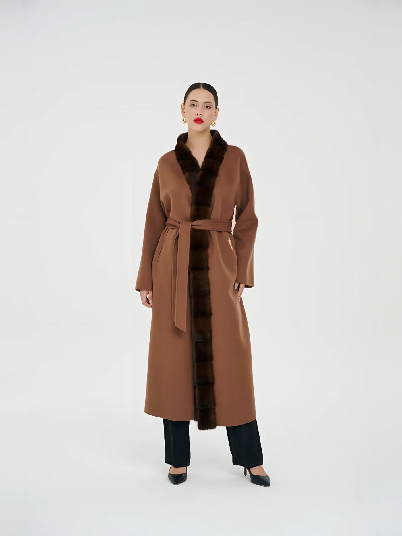 Fur-Trimmed Belted Coat — عارضة ترتدي · 1/1