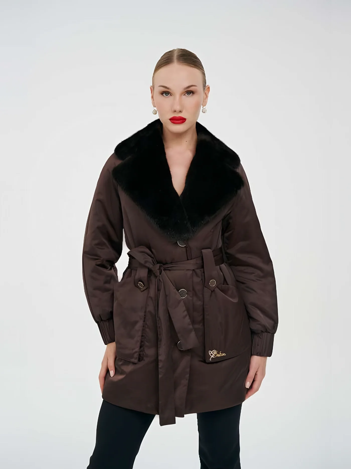 Fur-Collar Belted Quilted Jacket — модель в · 1/1