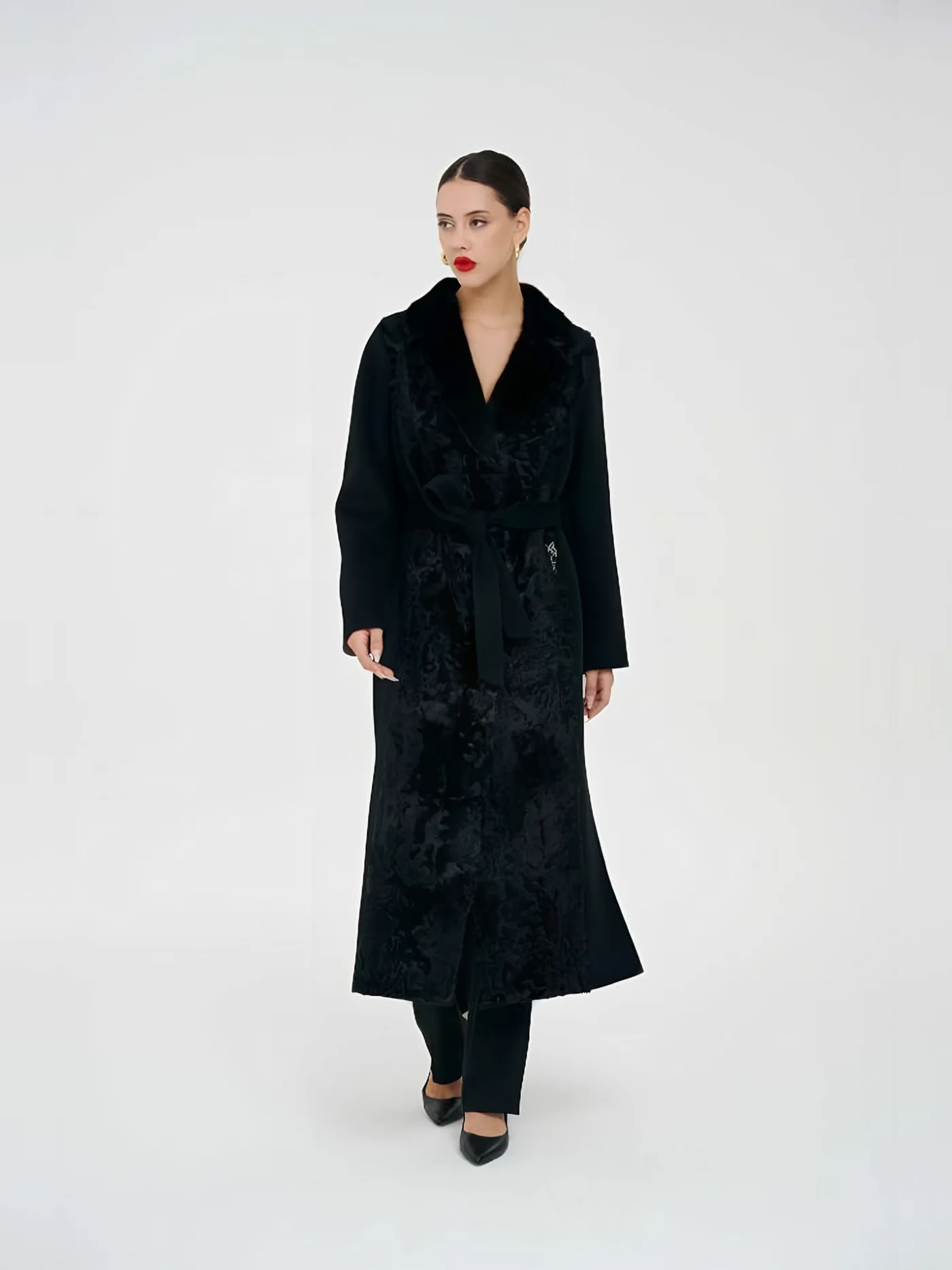 Plush Front Panel Coat — عارضة ترتدي · 1/1